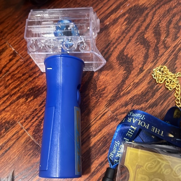 Polar Express bundle with Frame 🖼️ 🔔 🚂 - Picture 11 of 12